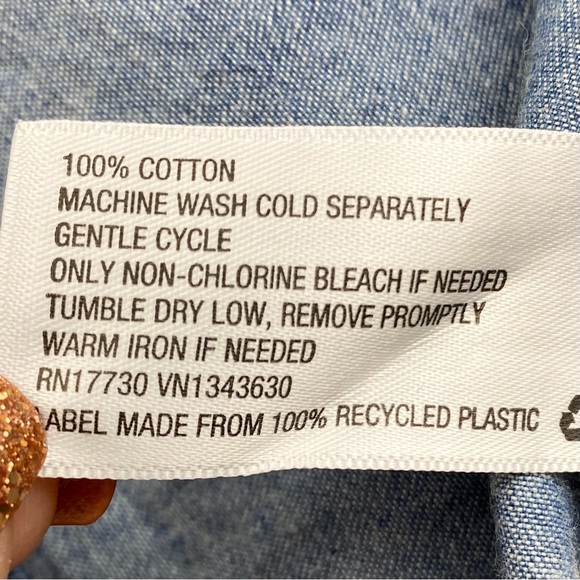 🌺$5  
Universal Thread Chambray Peplum Long Sleeve Top- S - Picture 12 of 12